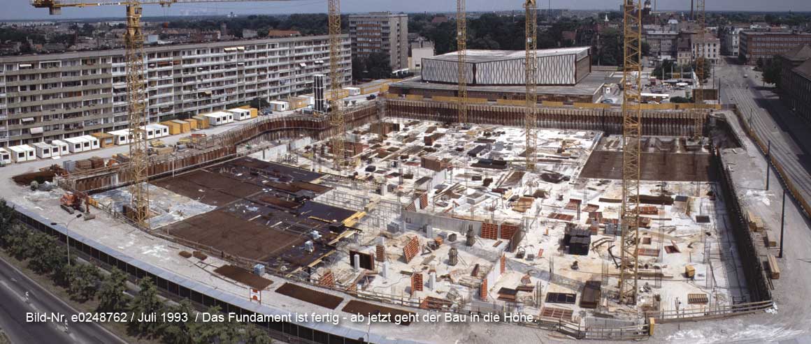 Bau der Spreegalerie in Cottbus im Juli 1993