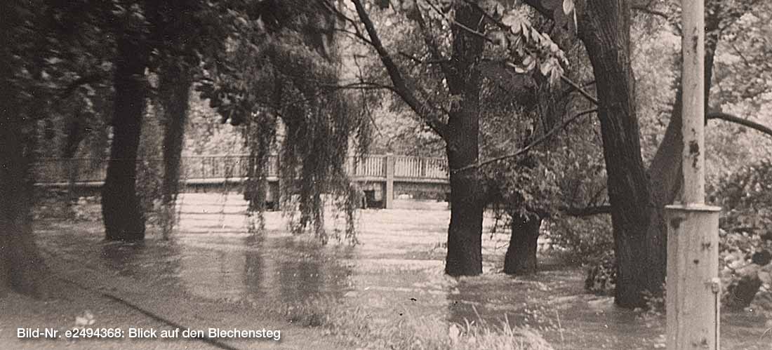 Nur wenige Zentimeter fehlten, um die Sprr über das Ufer laufen zu lassen...