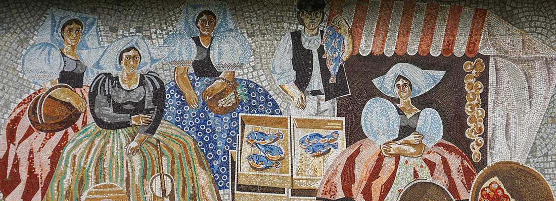 Wandmosaik 'Sorbischen Marktszene' von Dieter Dreßler und Heinz Sieger an der Gaststätte 'Am Stadttor' in der Cottbuser Stadtpromenade (1972)